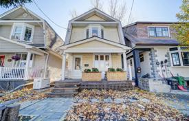 Casa de pueblo – East York, Toronto, Ontario,  Canadá. C$1 140 000