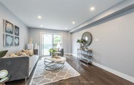 8 dormitorio casa de pueblo en Scarborough, Canadá. C$1 272 000