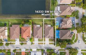 Casa de pueblo – West End, Miami, Florida,  Estados Unidos. $890 000