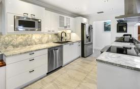 4 dormitorio casa de pueblo 329 m² en Miami, Estados Unidos. $1 575 000