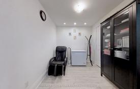 5 dormitorio piso en North York, Canadá. C$861 000