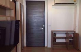 1-dormitorio apartamentos en condominio en Khlong Toei, Tailandia. $195 000