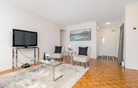 6 dormitorio piso en Etobicoke, Canadá. C$727 000