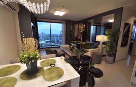 2-dormitorio apartamentos en condominio en Khlong Toei, Tailandia. $572 000