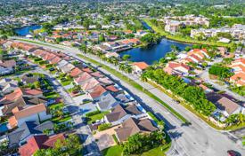 Casa de pueblo – West End, Miami, Florida,  Estados Unidos. $660 000
