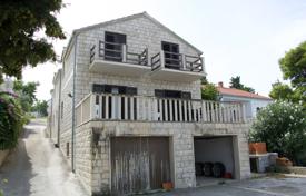 Casa de pueblo – Splitska, Split-Dalmatia County, Croacia. 330 000 €