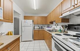 5 dormitorio piso en North York, Canadá. C$697 000