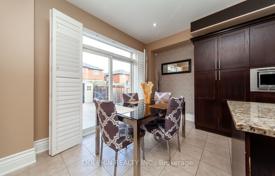 10 dormitorio casa de pueblo en Etobicoke, Canadá. C$2 014 000