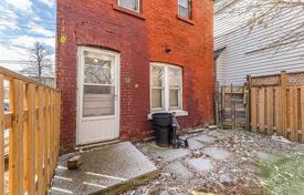 6 dormitorio casa de pueblo en Etobicoke, Canadá. C$1 150 000