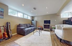 10 dormitorio casa de pueblo en Scarborough, Canadá. C$1 672 000