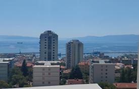 6 dormitorio piso 87 m² en Rijeka, Croacia. 380 000 €