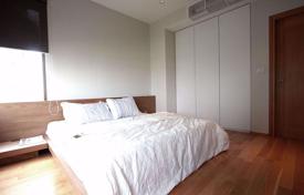 1-dormitorio apartamentos en condominio en Khlong Toei, Tailandia. $239 000