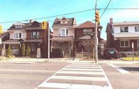 Casa de pueblo – Dufferin Street, Toronto, Ontario,  Canadá. C$1 175 000