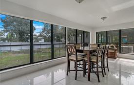 4 dormitorio casa de pueblo 238 m² en Miami, Estados Unidos. $550 000