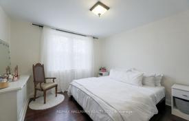 11 dormitorio adosado en Old Toronto, Canadá. C$1 750 000