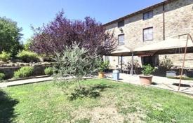 5 dormitorio villa 550 m² en Radicofani, Italia. 950 000 €