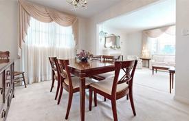 3 dormitorio casa de pueblo en North York, Canadá. C$2 362 000