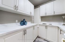 10 dormitorio casa de pueblo en Scarborough, Canadá. C$1 341 000
