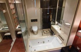 1-dormitorio apartamentos en condominio en Khlong Toei, Tailandia. $304 000