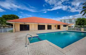Villa – Hallandale Beach, Florida, Estados Unidos. $1 950 000