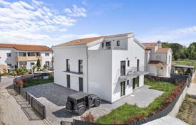 12 dormitorio casa de pueblo 365 m² en Poreč, Croacia. 1 060 000 €
