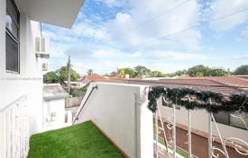 4 dormitorio casa de pueblo 271 m² en Miami, Estados Unidos. $900 000