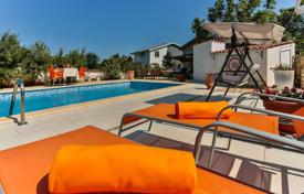 7 dormitorio casa de pueblo 325 m² en Medulin, Croacia. 1 200 000 €