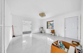 3 dormitorio casa de pueblo 233 m² en Miami, Estados Unidos. $525 000