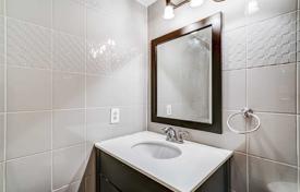 8 dormitorio piso en North York, Canadá. C$802 000