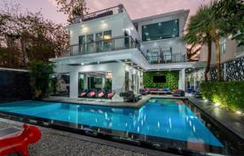 8 dormitorio villa 800 m² en Chonburi, Tailandia. $742 000