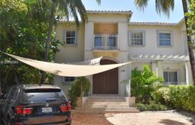 Villa – Key Biscayne, Florida, Estados Unidos. 1 424 000 €