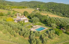 18 dormitorio finca rústica 430 m² en San Casciano dei Bagni, Italia. Price on request