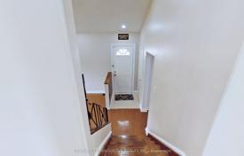 8 dormitorio casa de pueblo en Scarborough, Canadá. C$1 389 000
