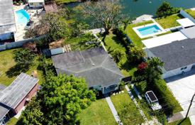 3 dormitorio casa de pueblo 144 m² en Miami, Estados Unidos. $715 000