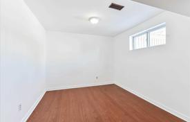 7 dormitorio casa de pueblo en East York, Canadá. C$1 271 000