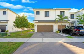 3 dormitorio casa de pueblo 195 m² en Miami, Estados Unidos. $470 000