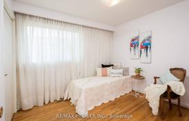 8 dormitorio casa de pueblo en Etobicoke, Canadá. C$1 294 000