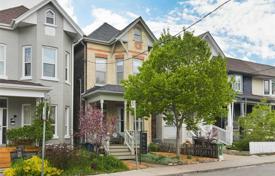 Casa de pueblo – Brock Avenue, Old Toronto, Toronto,  Ontario,   Canadá. C$1 938 000