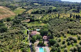9 dormitorio villa 454 m² en Volterra, Italia. 985 000 €