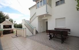 10 dormitorio casa de pueblo 400 m² en Omis, Croacia. 1 000 000 €