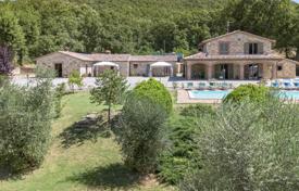 6 dormitorio piso 353 m² en Gualdo Cattaneo, Italia. 780 000 €