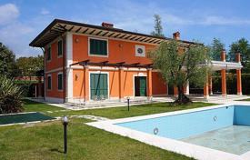 Villa – Forte dei Marmi, Toscana, Italia. 6 900 €  por semana