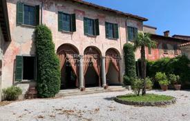 Villa – Lecco, Lombardía, Italia. 1 500 000 €