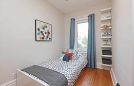3 dormitorio adosado en East York, Canadá. C$1 208 000