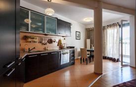 2 dormitorio piso 90 m² en Petrovac, Montenegro. 220 000 €