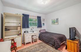 7 dormitorio adosado en North York, Canadá. C$1 167 000