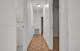 3 dormitorio casa de pueblo 242 m² en Miami, Estados Unidos. $559 000
