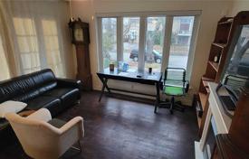 8 dormitorio adosado en North York, Canadá. C$1 533 000