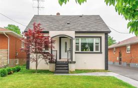 Casa de pueblo – Etobicoke, Toronto, Ontario,  Canadá. C$1 044 000