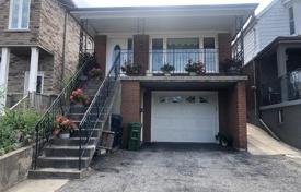 Casa de pueblo – York, Toronto, Ontario,  Canadá. C$1 102 000